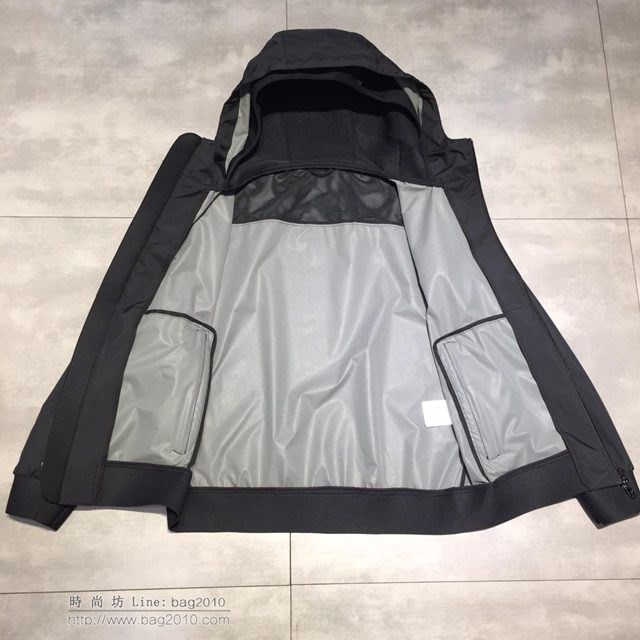 Armani男裝 19春夏新款夾克 阿瑪尼拉鏈連帽黑色外套  tzy1620